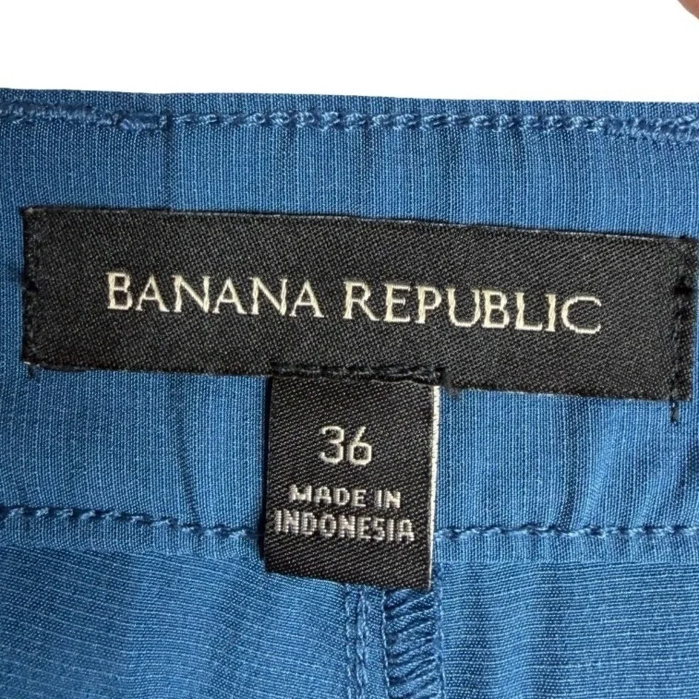 Banana Republic Comfort Flat Front Elastic Back Performance‎ Tech Shorts Blue 36